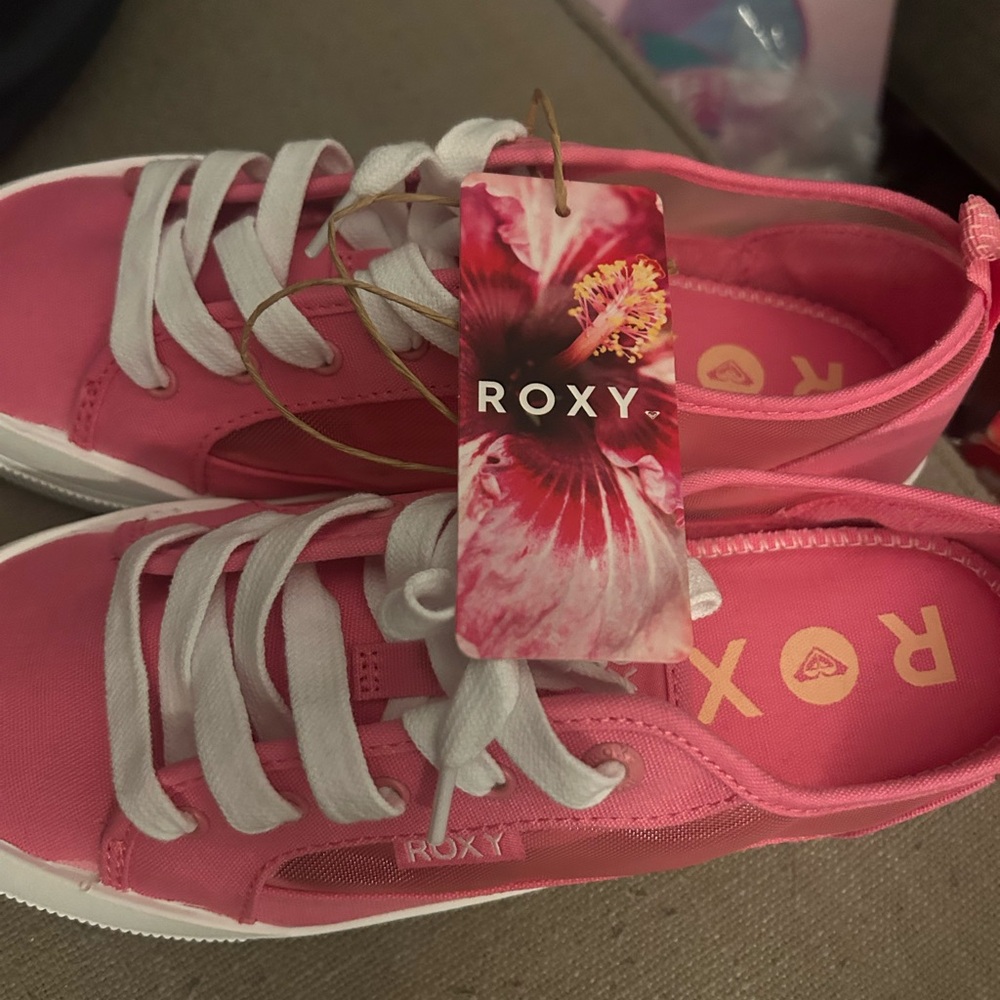•NWT Roxy Women's Shorebreak Lace-Up Sneakers Size 7 Pink